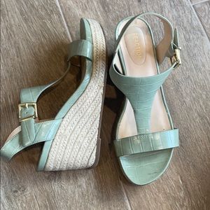 Women’s Wedge 8.5 sage green Reaction Kenneth Cole